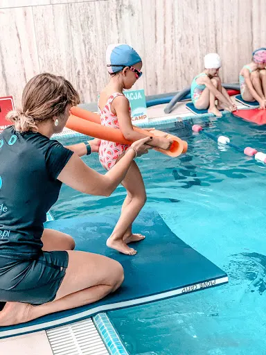 Move Camp WUM - nauka pływania - obozy sportowe dla dzieci i młodzieży Warszawa